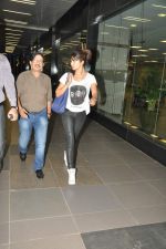 Priyanka Chopra returns from LA in Mumbai Airport on 27th Sept 2012 (11).JPG